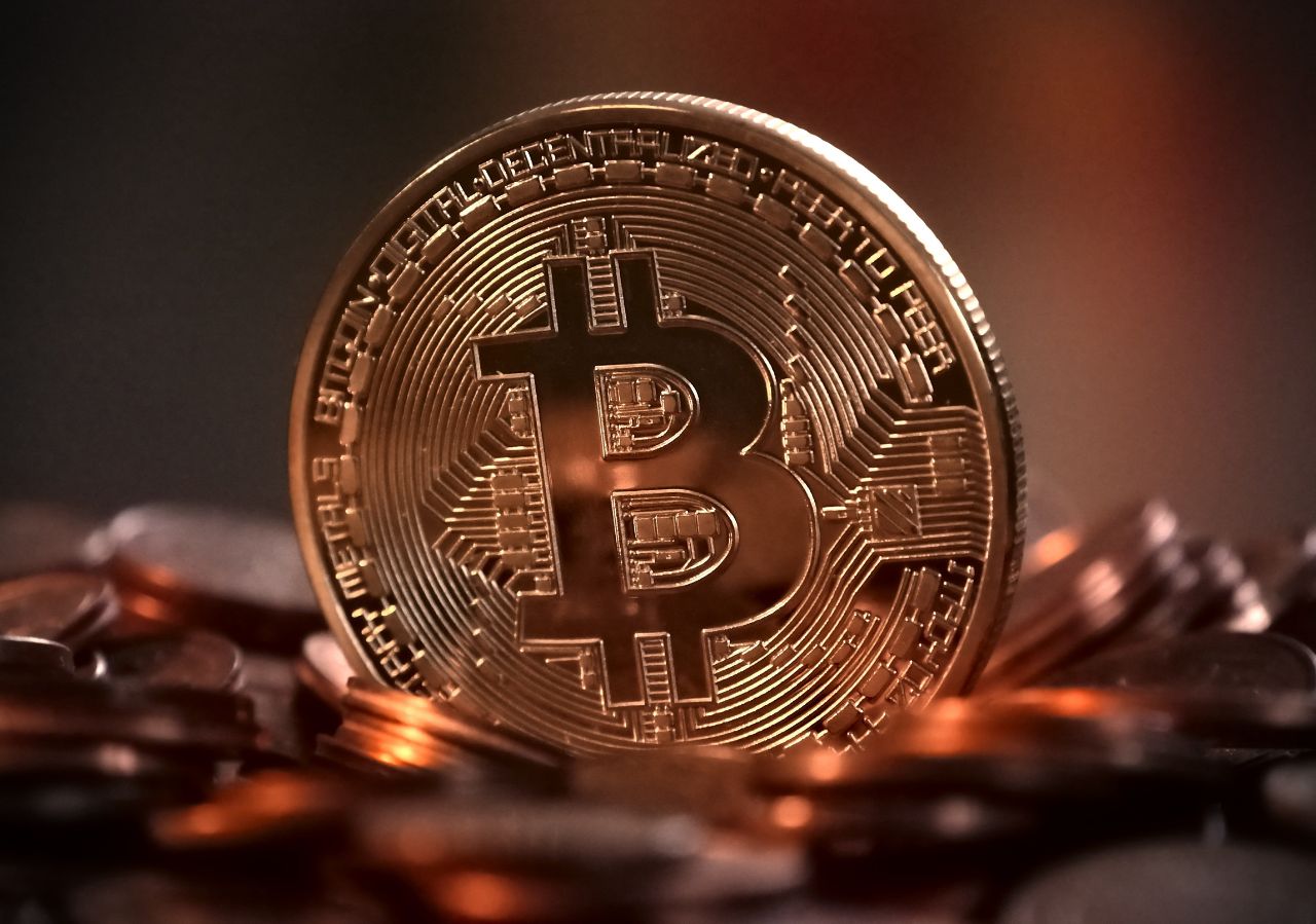 Robert Toru Kiyosaki Advises Investors on Using Bitcoin as a Safe Haven
