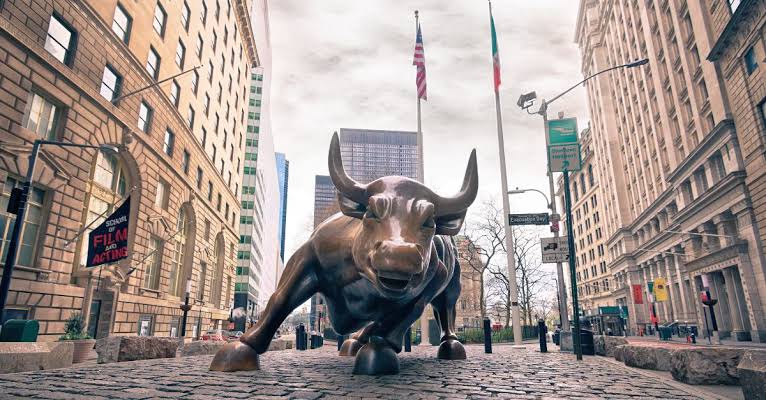 Wall Street Invests More in Bitcoin ETFs